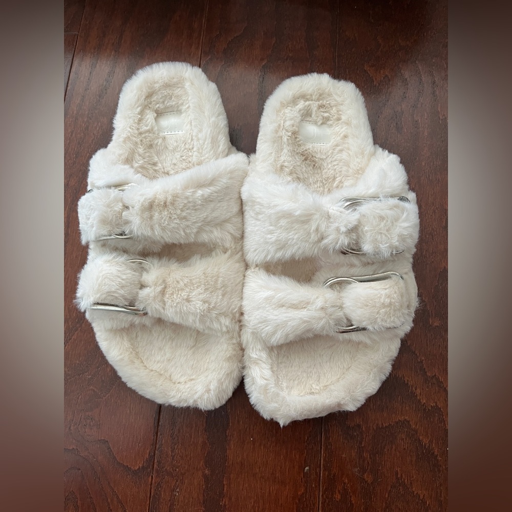 JustFab white/cream fuzzies slippers; size 8; thick foam insole!